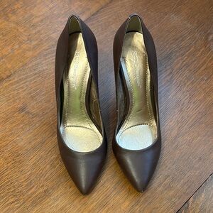 BCBGENERATION BROWN CLASSY WOMENS HEELS